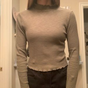 Ribbed army green long sleeve.